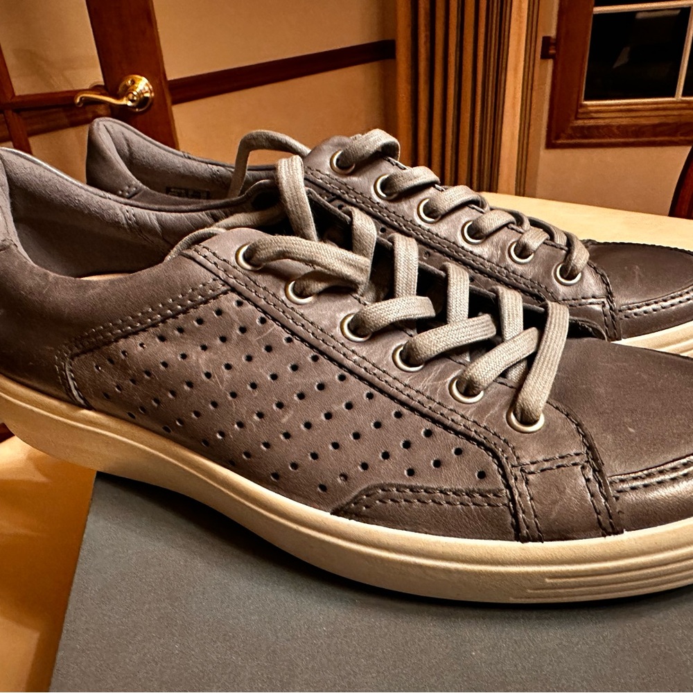 Ecco Men's Gray Leather Sneakers